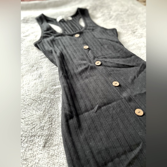 🖤 black body-con button-up dress 🖤 - Picture 2 of 4